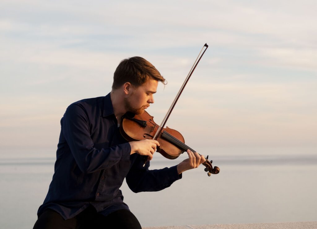 Palkkaa muusikko: viulisti Knuut Nissinen